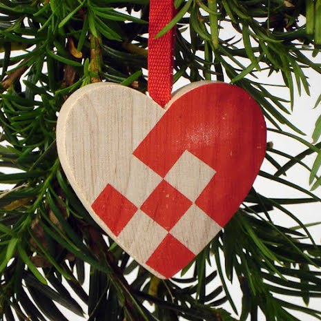 44640-00 Ornament: Heart Weave, Red/Natural, 2